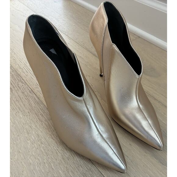 Guess Women's Ondrea Pointed Toe Classic Pumps In Gold Leather Size 9 - Picture 2 of 7